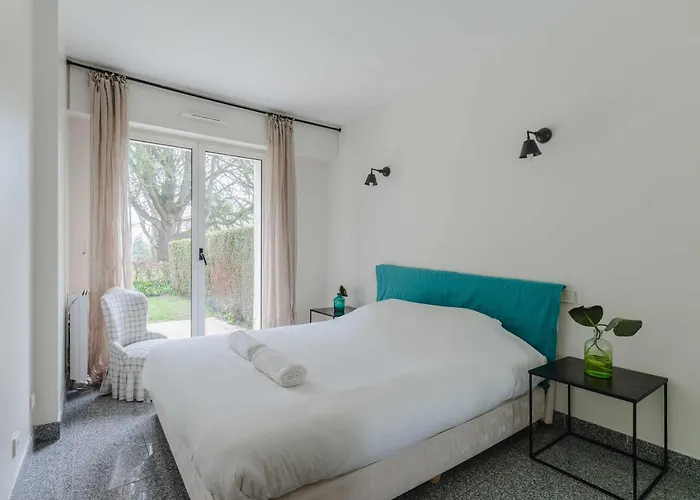 Luxury Haven With Pool, Tennis And Large Garden Apartment