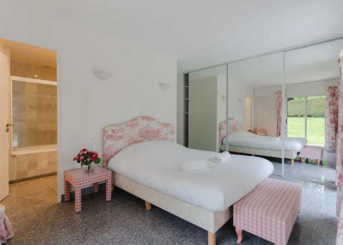 Luxury Haven With Pool, Tennis And Large Garden Apartment Deauville