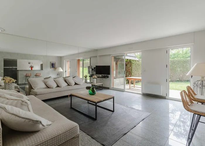 Luxury Haven With Pool, Tennis And Large Garden Διαμέρισμα Ντοβίλ