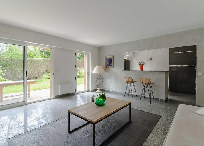 Appartement Luxury Haven With Pool, Tennis And Large Garden Deauville