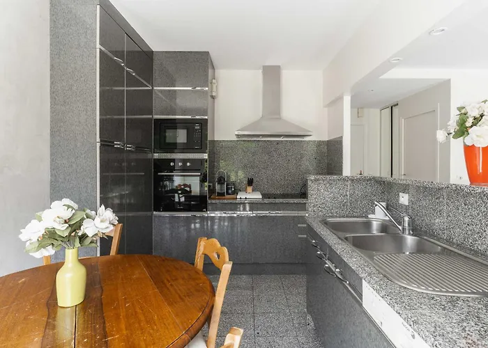 Luxury Haven With Pool, Tennis And Large Garden