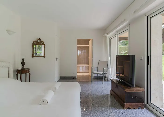 Luxury Haven With Pool, Tennis And Large Garden