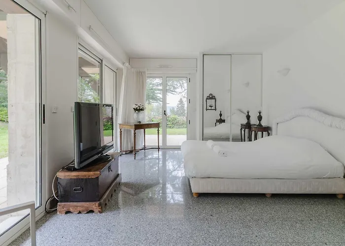 Luxury Haven With Pool, Tennis And Large Garden Deauville