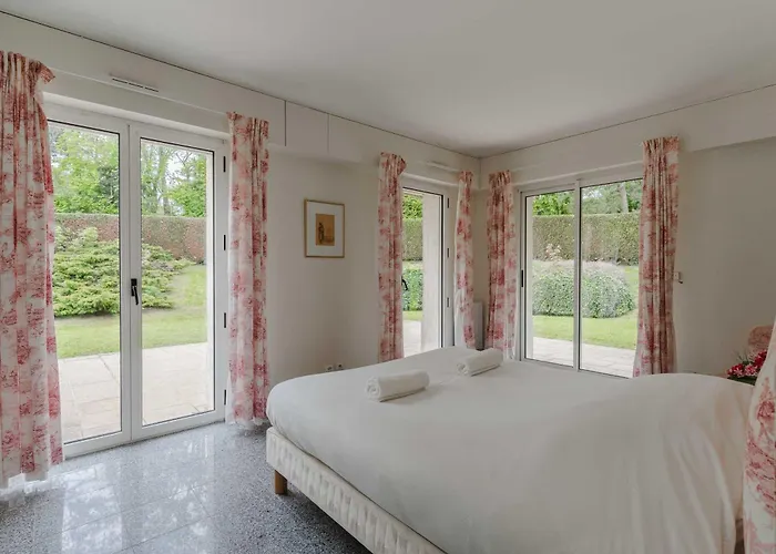 Luxury Haven With Pool, Tennis And Large Garden Διαμέρισμα